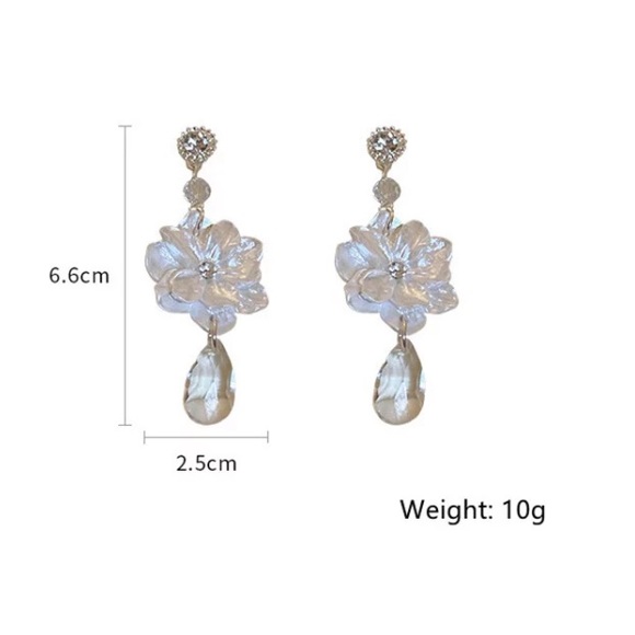 Gorgeous Big White Earrings - Picture 4 of 4